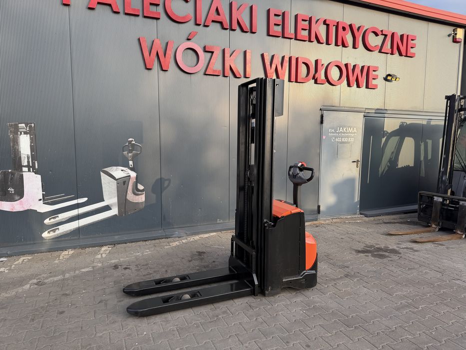 Paleciak elektryczny Toyota Cesab BT SWE 1400 kg 450 cm 2107 r wózek Cesab s 214