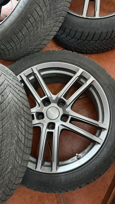 Jantes 18” Dezent para Tesla com pneus GoodYear