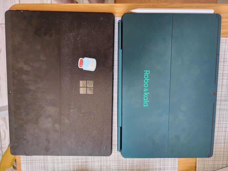 Robo & Kala 2-in-1 12.6" OLED 16/512GB Windows 11 Snapdragon 8cx Gen3