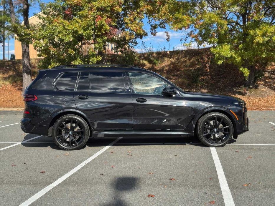 BMW X7 M60i      2024
