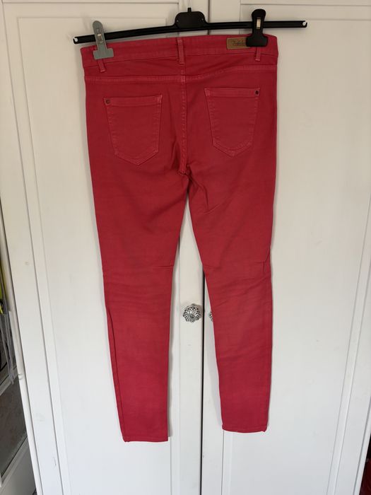 Zara jeans jeansy fit skinny rurki czerwone malinowe wycierane vintage