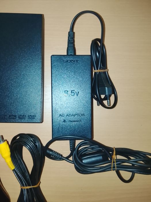 PlayStation 2 Slim + 1 Comando + Cabos