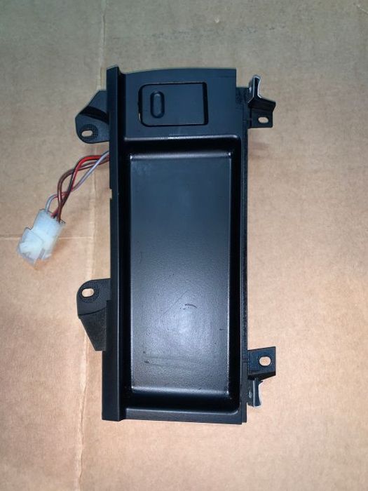 PÓŁKA ZAPALNICZKA GNIAZDO 12V BMW E39