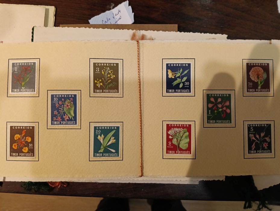 Colecção completa dos selos postais de todas as colónias portuguesas