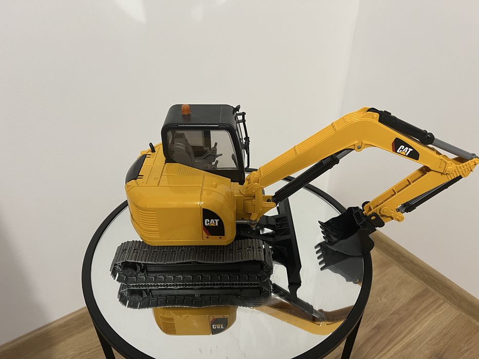 Koparka gasienicowa mala BRUDER