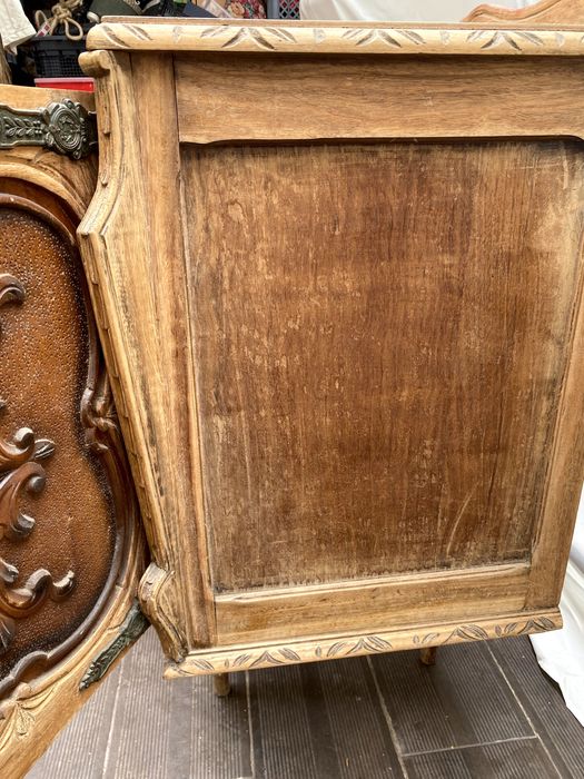 Móvel Aparador de Madeira 2 portas e 4 gavetas