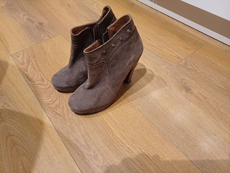Botins camurça beje Stella