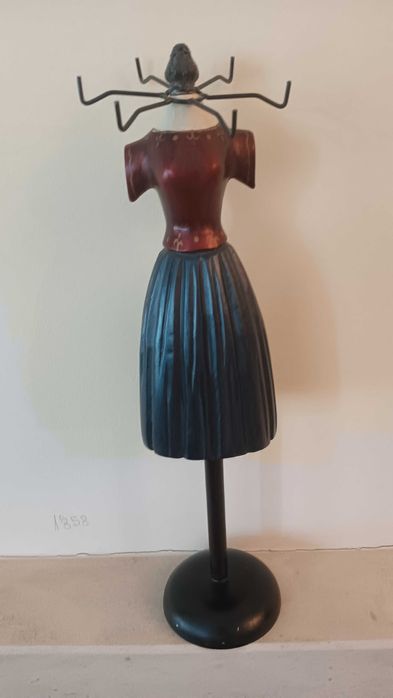 Suporte pra pendurar colares