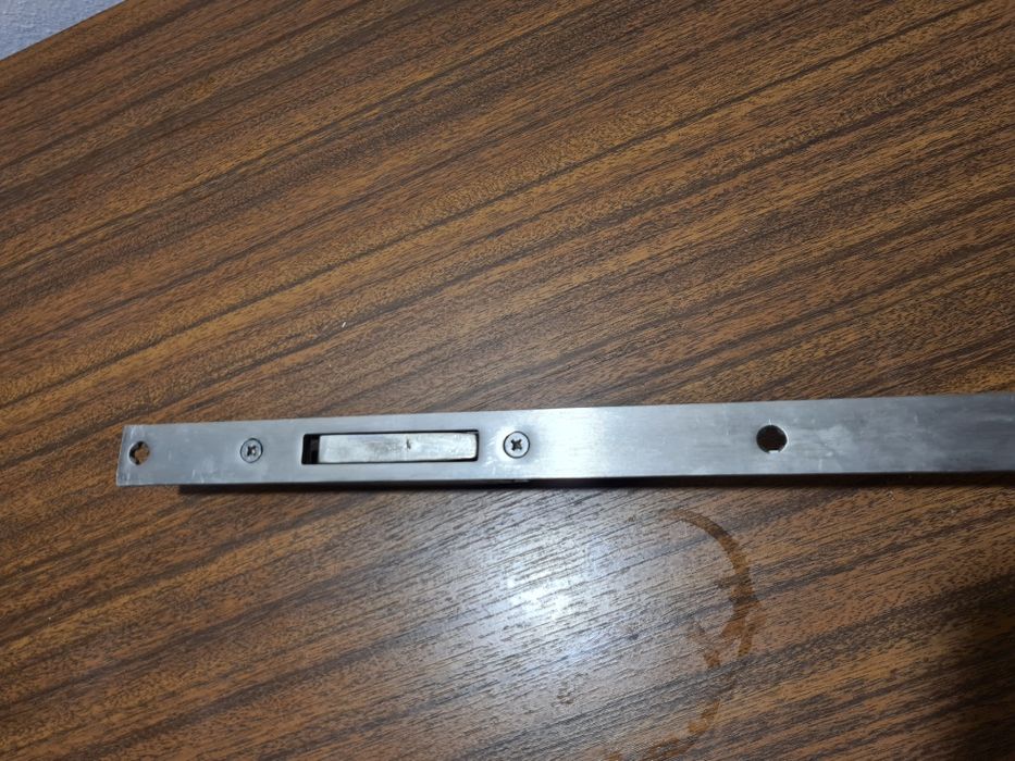 Fechadura multiponto de embutir

Sem maçaneta nem cilindro/canh