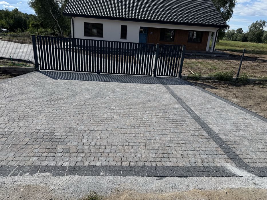 Układanie kostki brukowej , minikoparka , ładowarka , wywrotka , hds