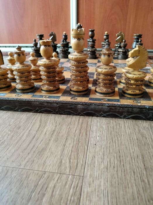 Sprzedam stare duże szachy drewniane