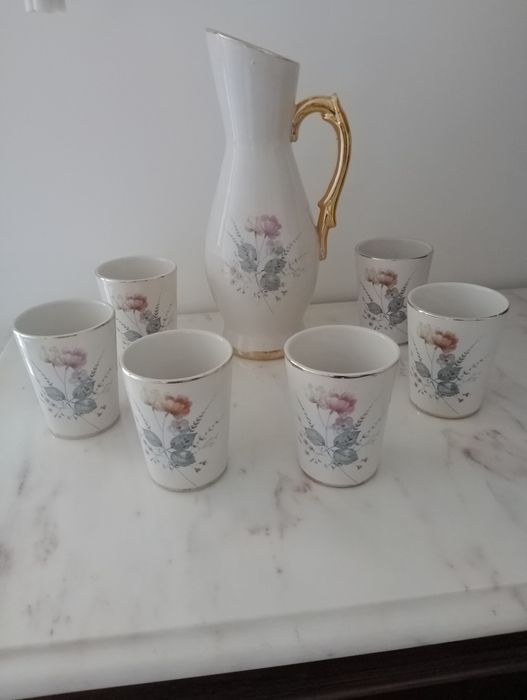Jarro com 12 copos em porcelana