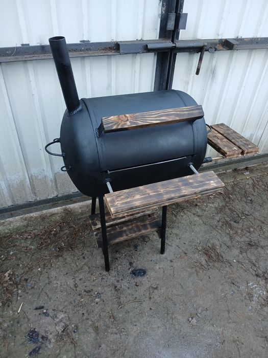 Мангал-барбекю,гриль,коптильня,зі столиками.новий.
