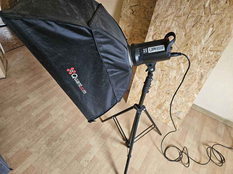 2x Lampa studyjna Quantuum UP! 200 200Ws – komplet ze statywami