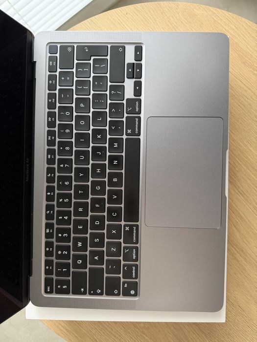 MacBook Air (M1)