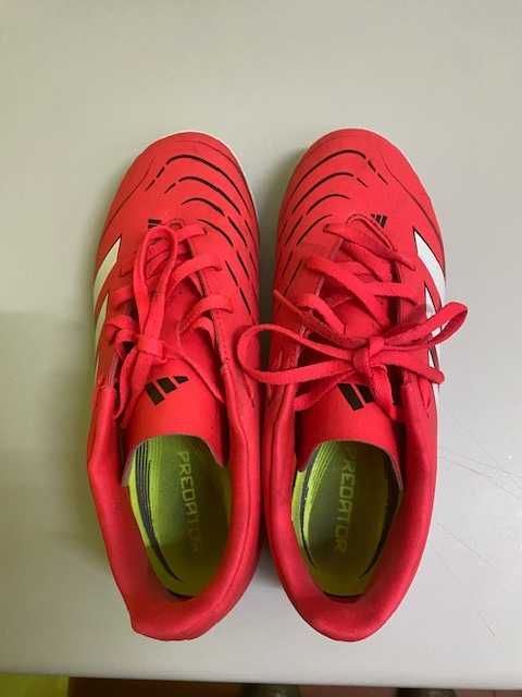 Chuteiras futebol relvado sintético