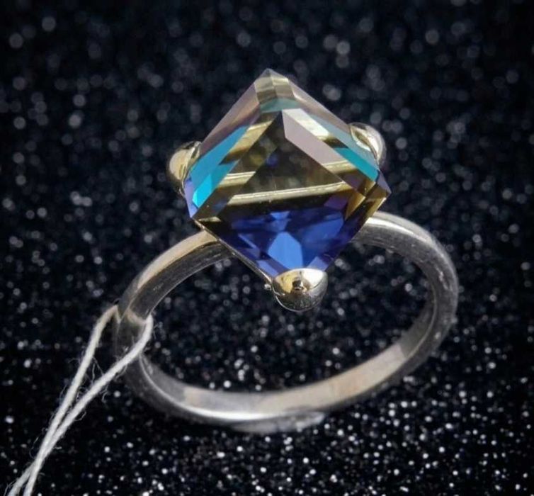 Жіноча каблучка, срібло 925°, камінь Swarovski