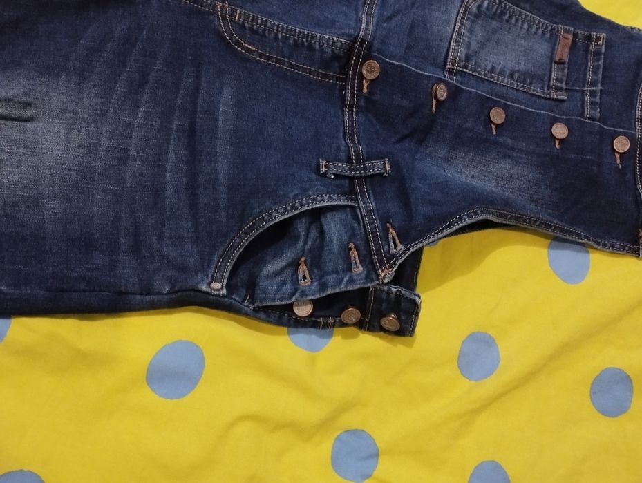 Продам джинсовий комбінезон для вагітних