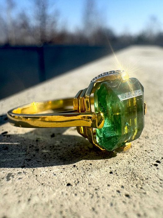 Pierścionek ze Szmaragdem typu Square o masie 2,28 ct P.158