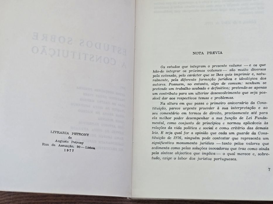 Livros jurídicos / Direito / 1 = 5€ / 10 = 40€