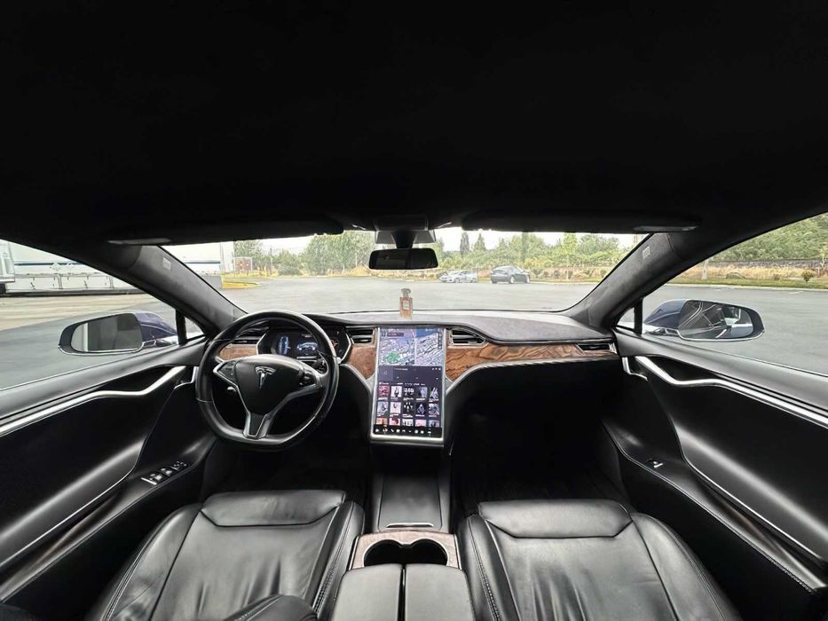 Tesla Model S P100D      2017