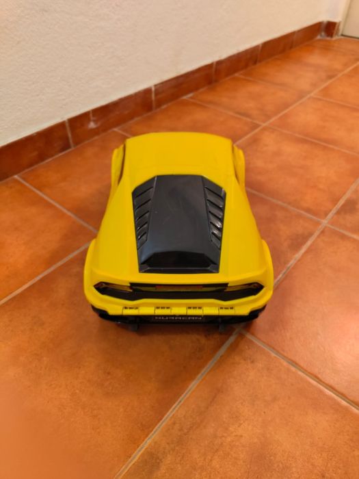 Mala criança lamborghini