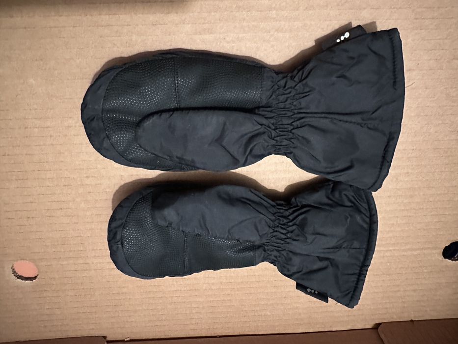 Equipamento de criança para a neve (casaco, botas e luvas)427276249586749442