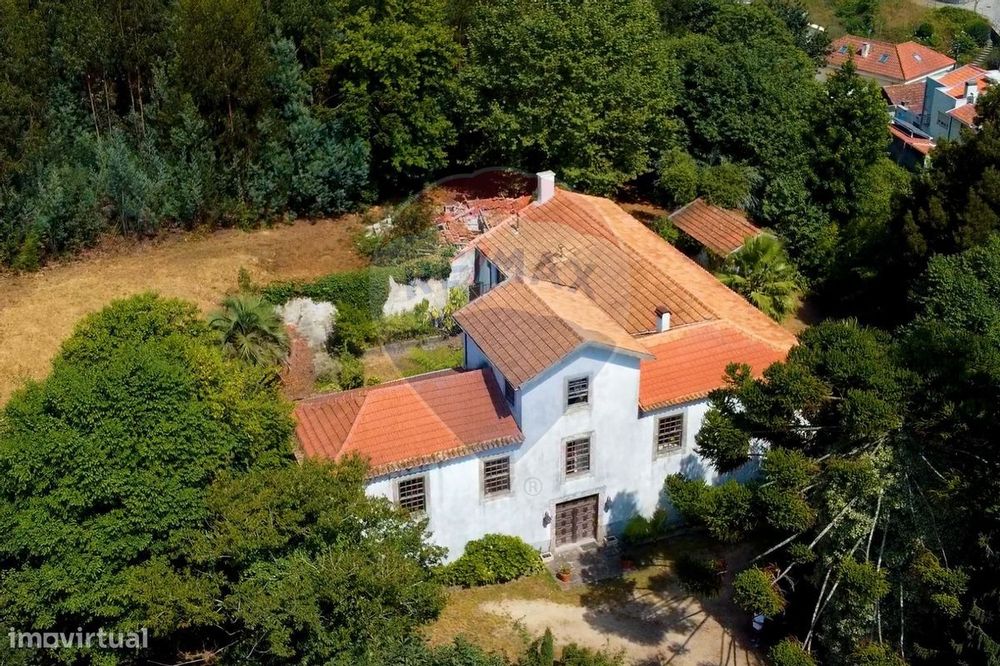 T5 Country Estate for Sale