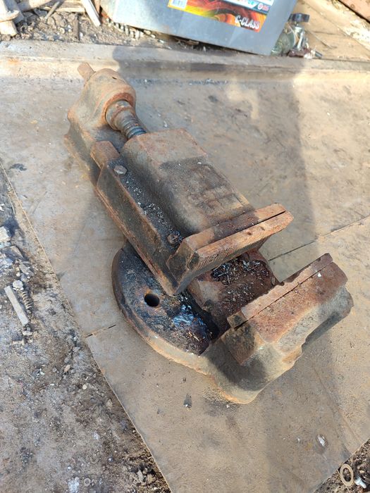 Продам тиски станочные,тисы