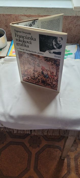 Продам  оригинальную  винтажную  чешскую книгу об искусстве 84 года