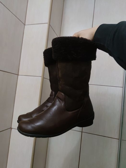 buty obuwie 39  krótkie kozaczki kozaki brązowe kremowe licowane zamsz