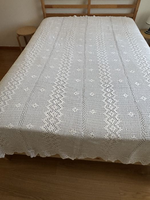 Colcha em renda feita à mão - cama de casal