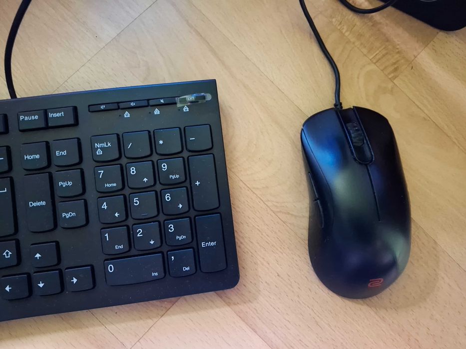 komputer all in one AIO LENOVO cały zestaw