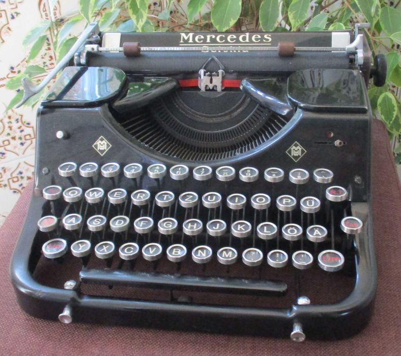 Maquina de escrever - Modelo Mercedes com 100 anos