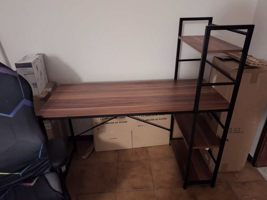 Secretária e cadeira para gamers