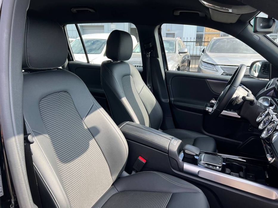 Mercedes-Benz EQB 250 2022 (модельний 2023) • 7 місць • Електро • До 420 км