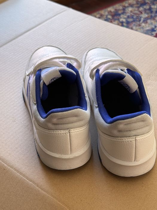 Sapatilhas Adidas Tensaur como novas