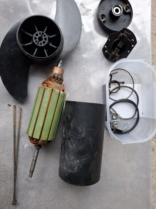 Sprzedam silnik elektrycxny 12V  do łódki