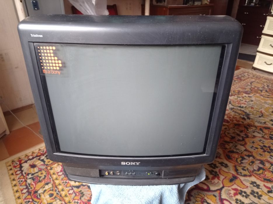 Продам телевизор SONY Trinitron чистый Японец