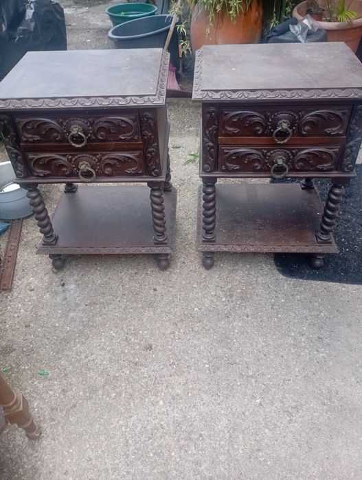 Vendo estas mesinhas muitas bonitas bom estado