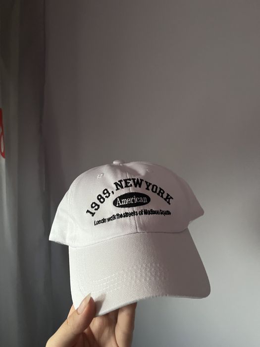 Damska czapka z daszkiem