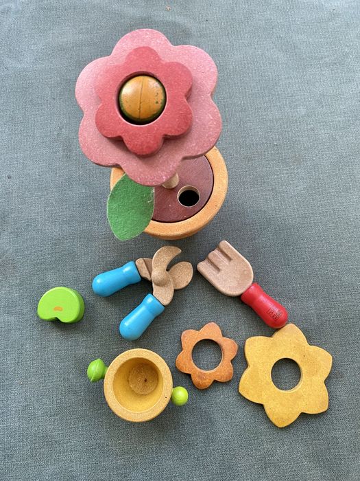 Plan Toys, Drewniany zestaw ogrodnika kwiatek montessori edukacyjna