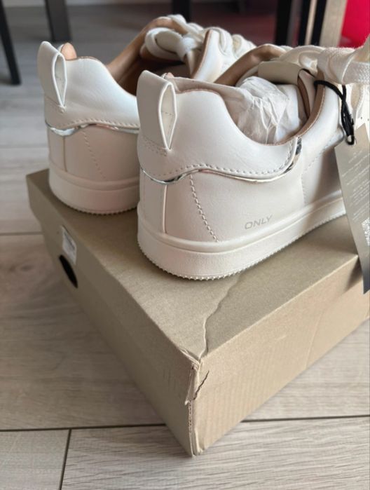 Nowe białe trampki Only 40