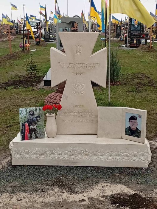 Памʼятник Козацький хрест Виготовлення не стандартних памʼятників з пісковика