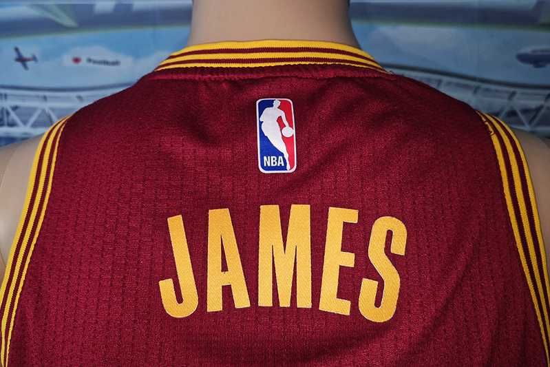 Cleveland Cavaliers Adidas NBA swingman #23 LeBron James size: M