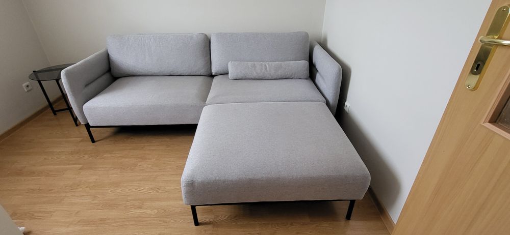 Rozkładana sofa z pufą duero