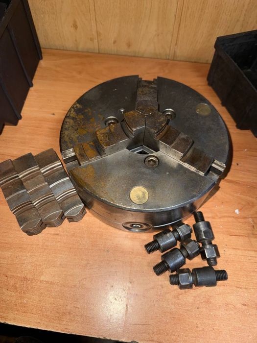 Патрон токарный 200 мм Бизон на конус