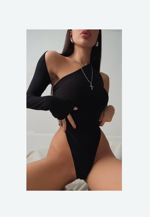 Боді асиметричне чорне один рукав розмір хс новий