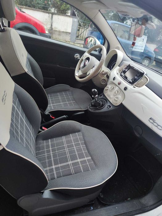 Fiat 500 1.2 com tecto panorâmico