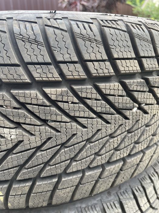 Резина зимова Goodyear UltraGrip Perfomance 3 R16 215/45 90V